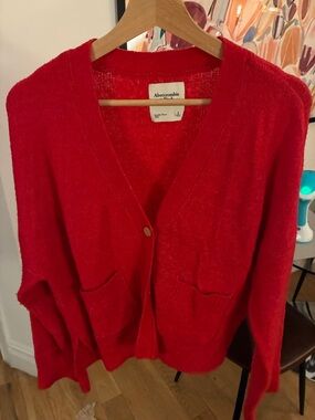 Abercrombie & Fitch V‑Neck Button Cardigan